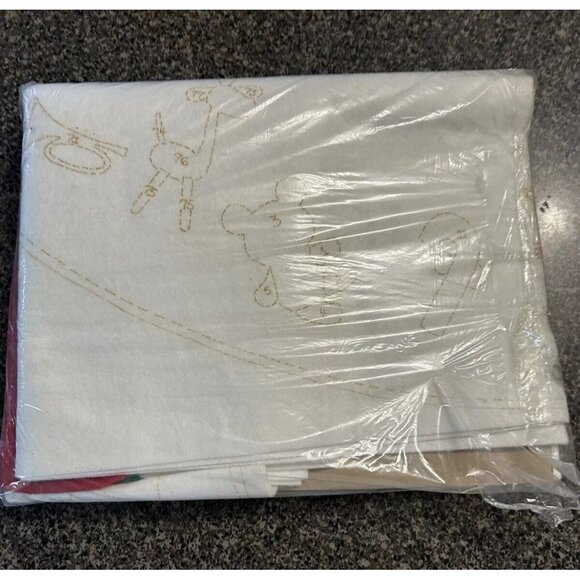 LeeWards Christmas Nutcracker Tree Skirt Kit Felt 1980 Vintage 45" Diameter NEW - Picture 5 of 5